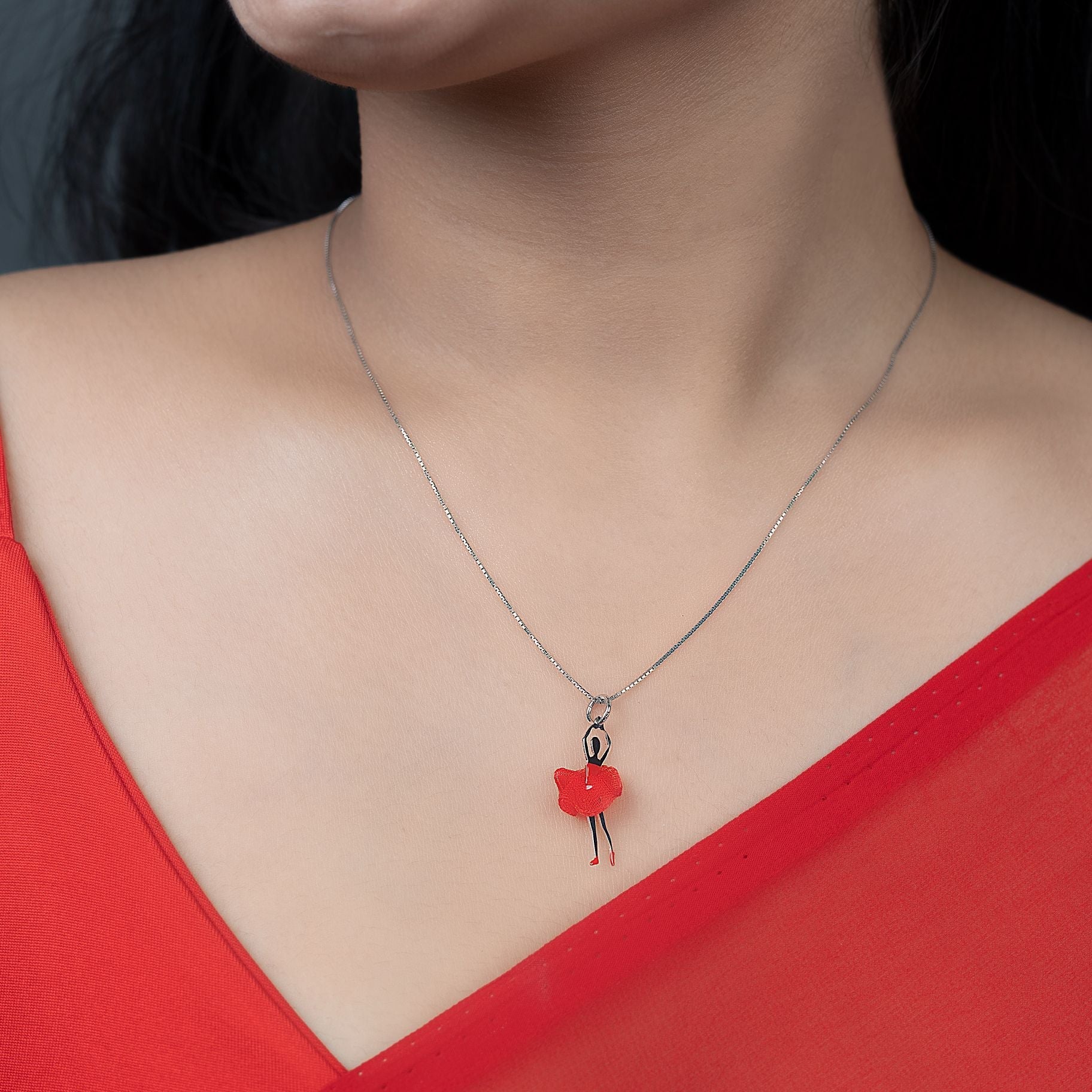 Alluring Pendant with chain silverhousebyrj
