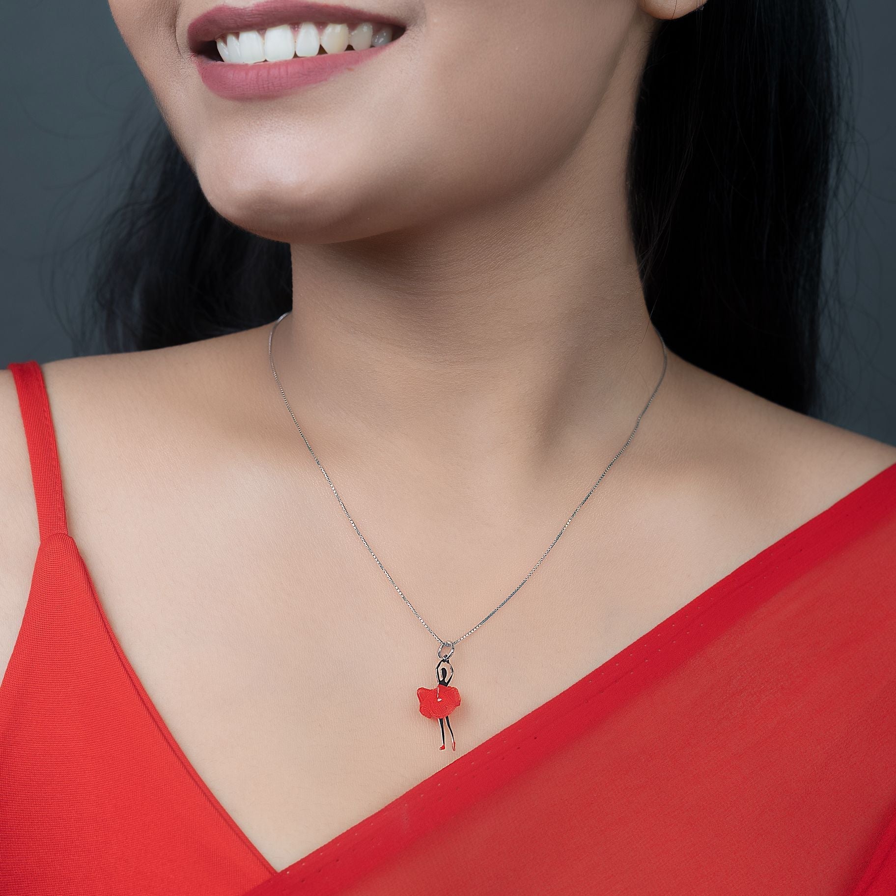 Alluring Pendant with chain silverhousebyrj