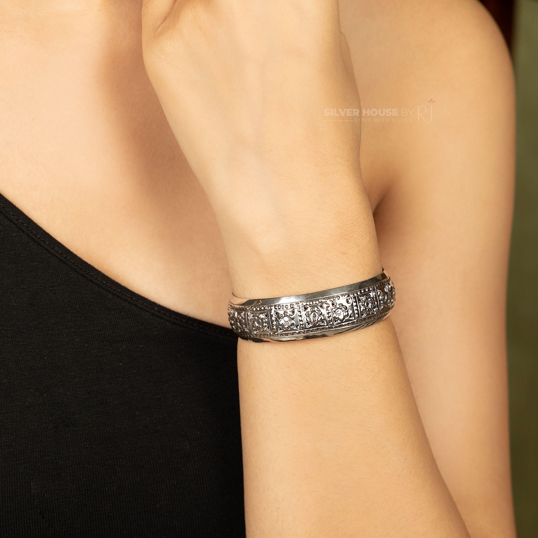 Attractive Designer Italian Kada silverhousebyrj