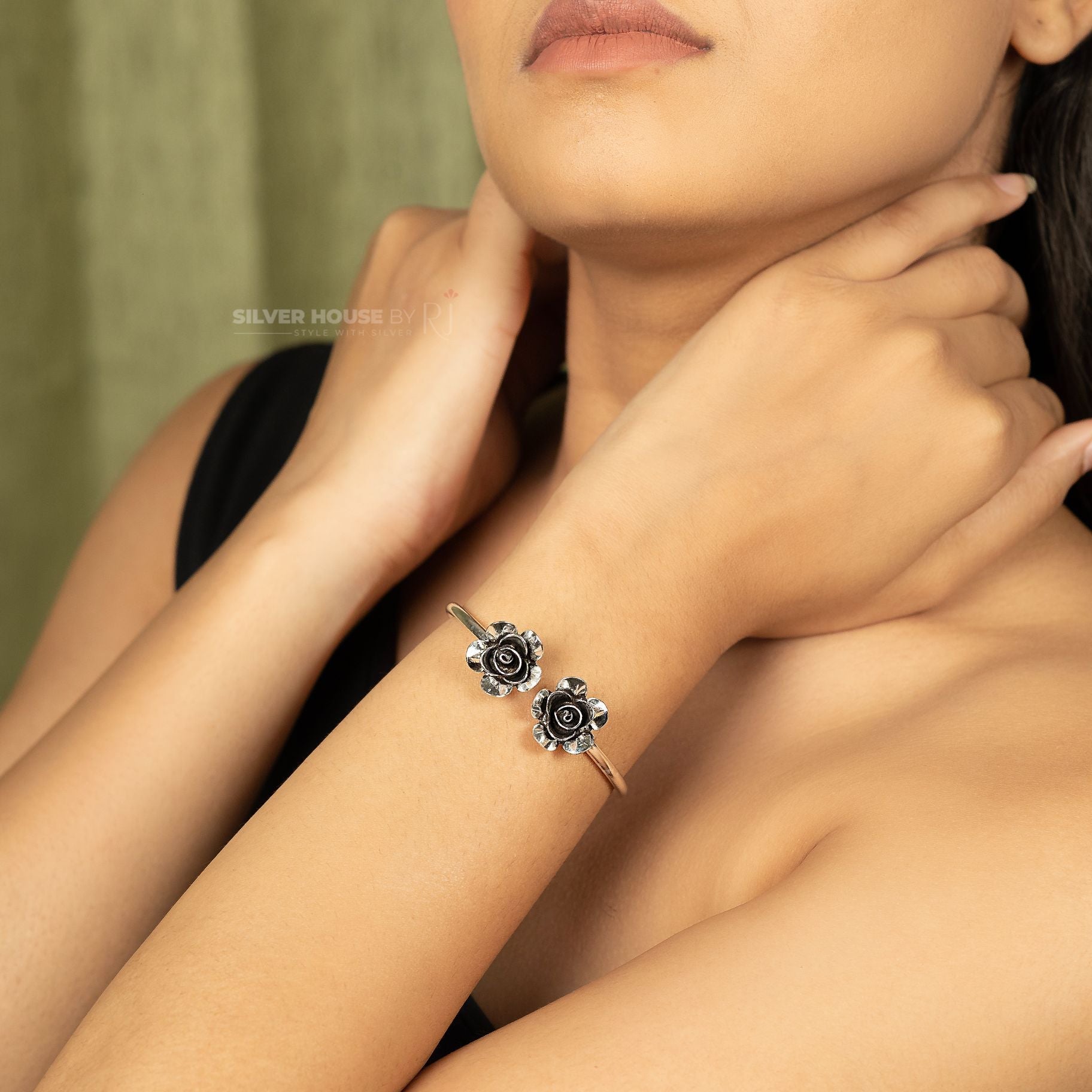 Attractive Italian Kada with Dual Rose silverhousebyrj