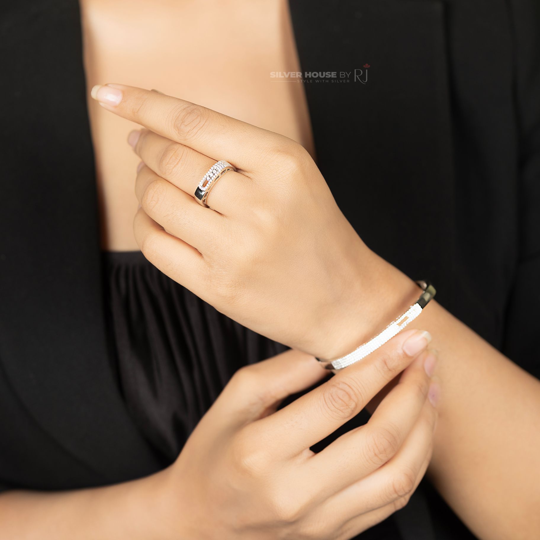 Attractive Stone Studded italian Kada silverhousebyrj