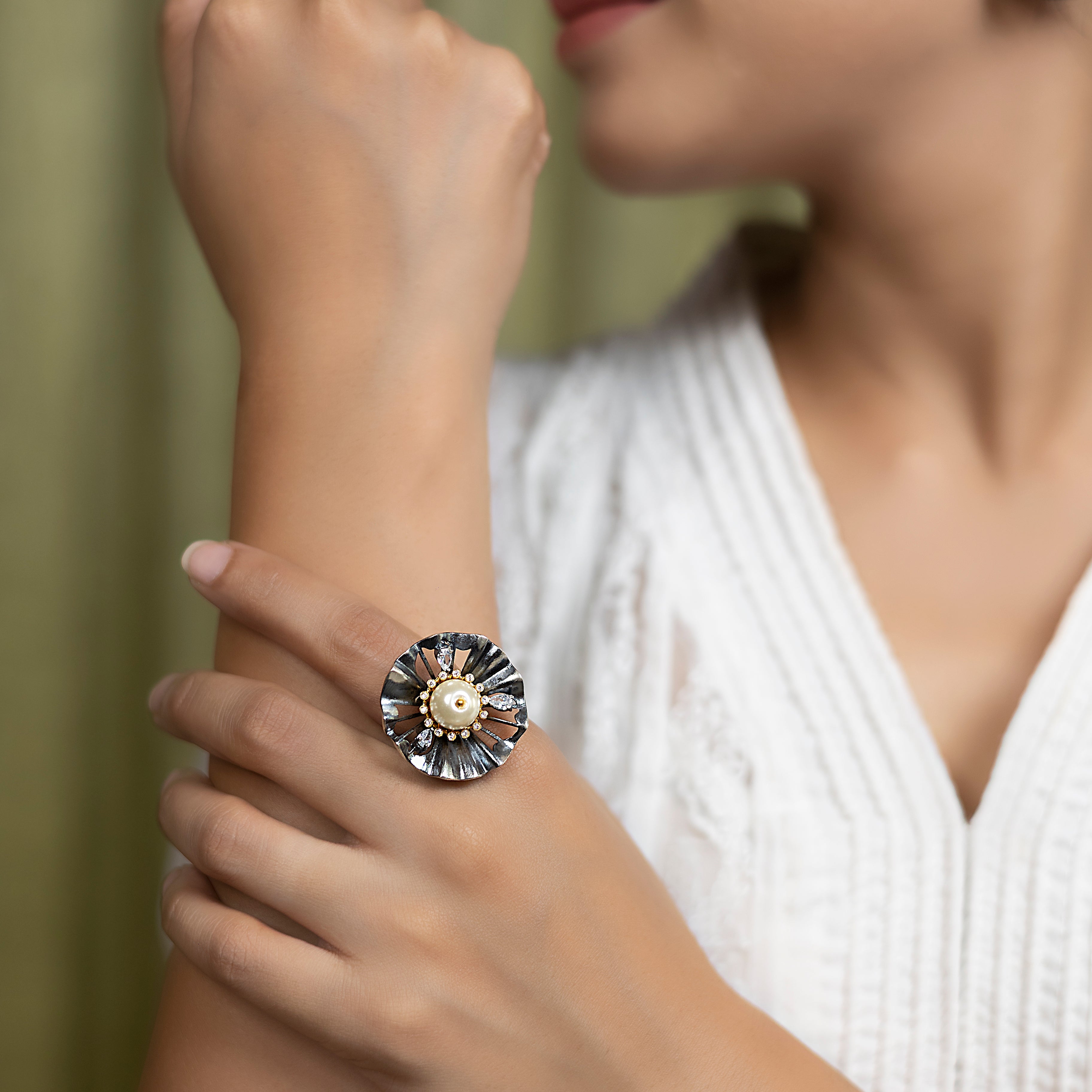 Charming Floral Ring with a Delicate Design silverhousebyrj