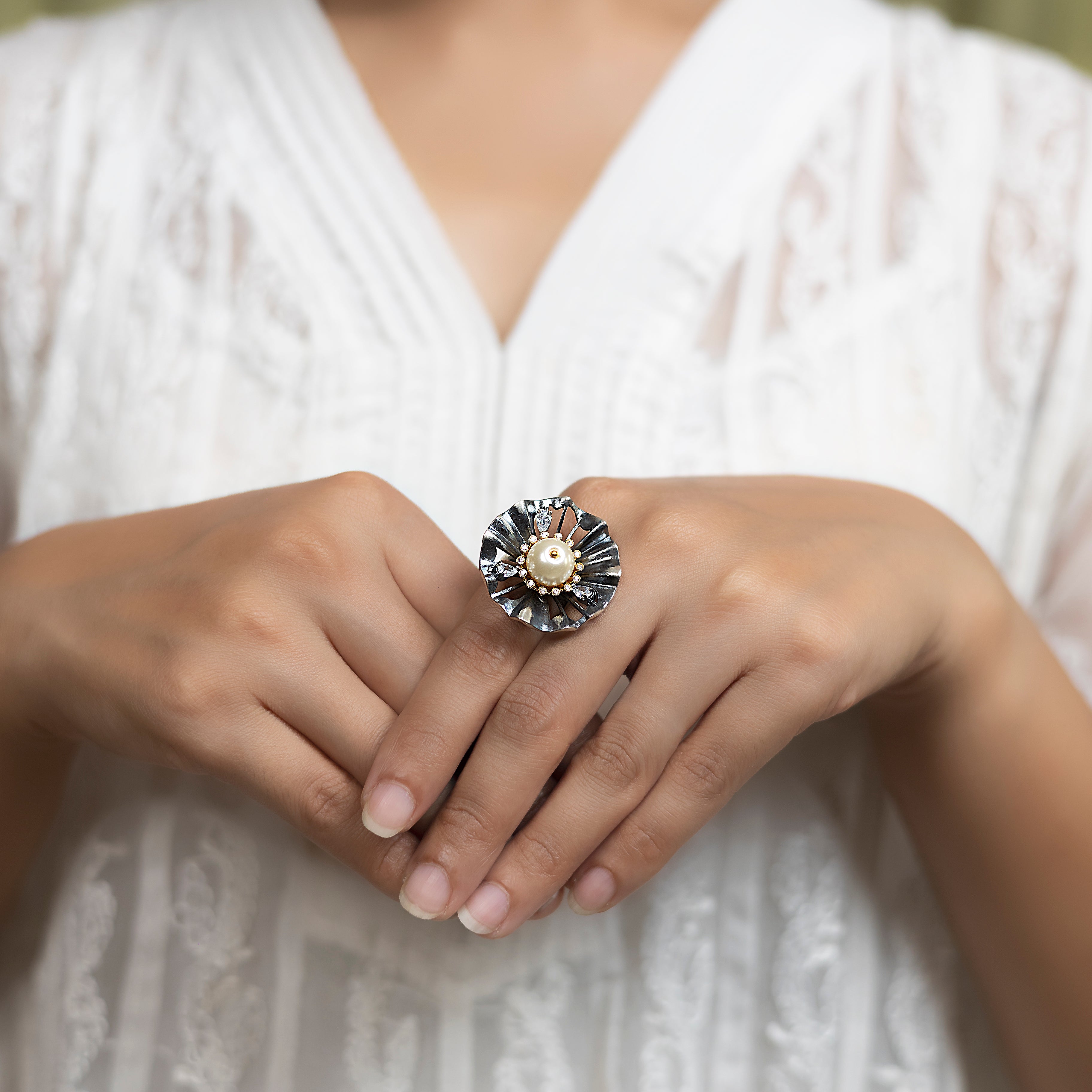 Charming Floral Ring with a Delicate Design silverhousebyrj