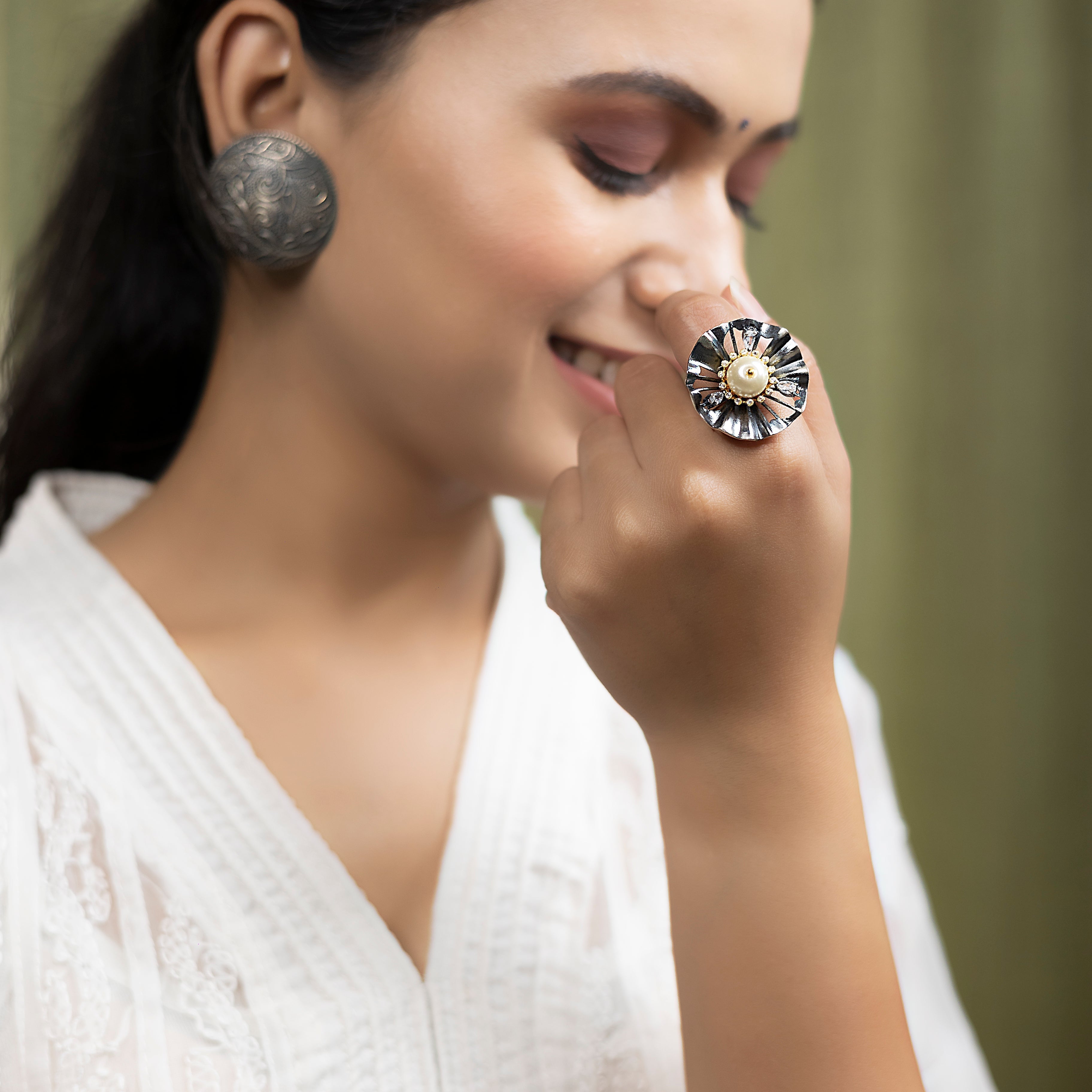 Charming Floral Ring with a Delicate Design silverhousebyrj