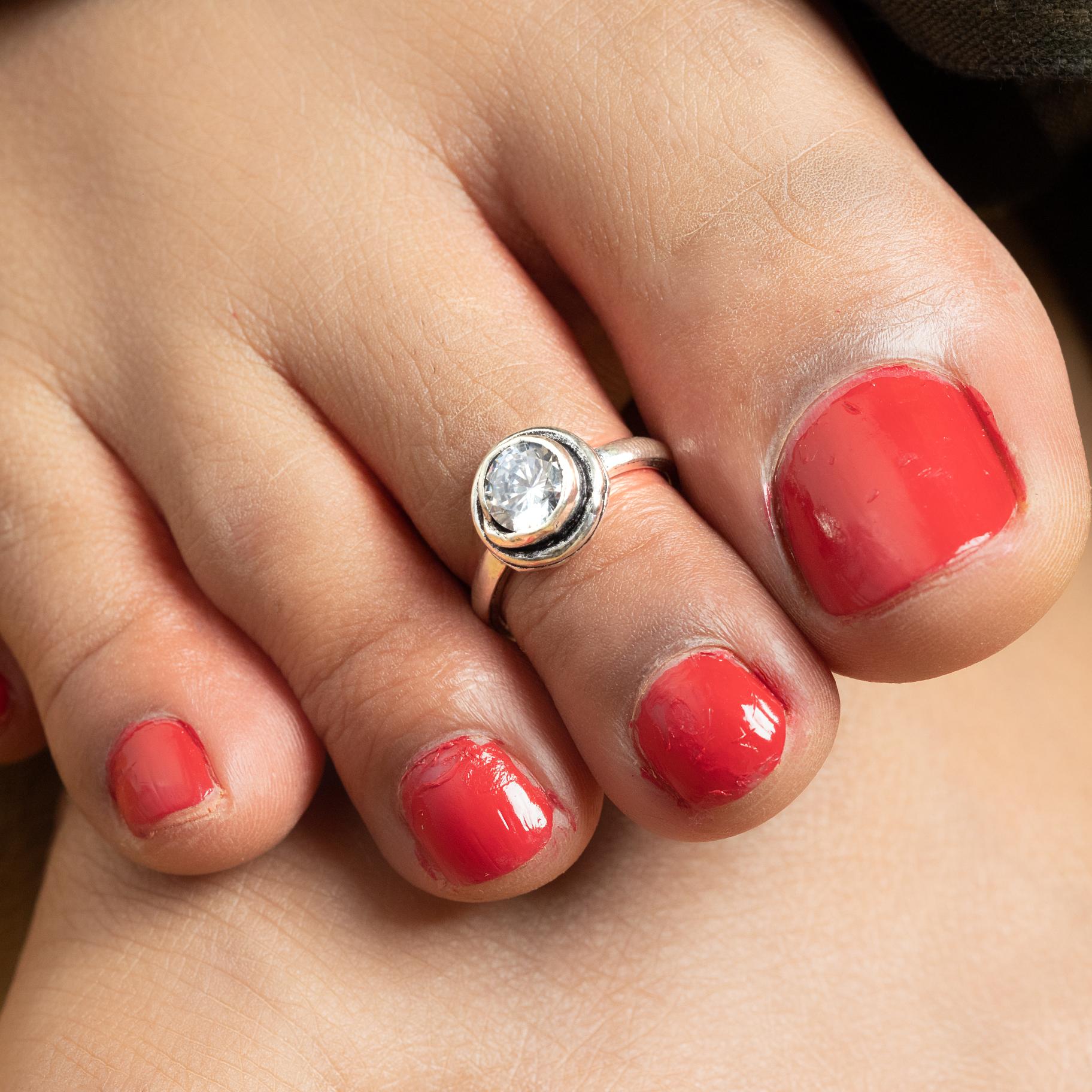 Single Stone Studded Toe Ring