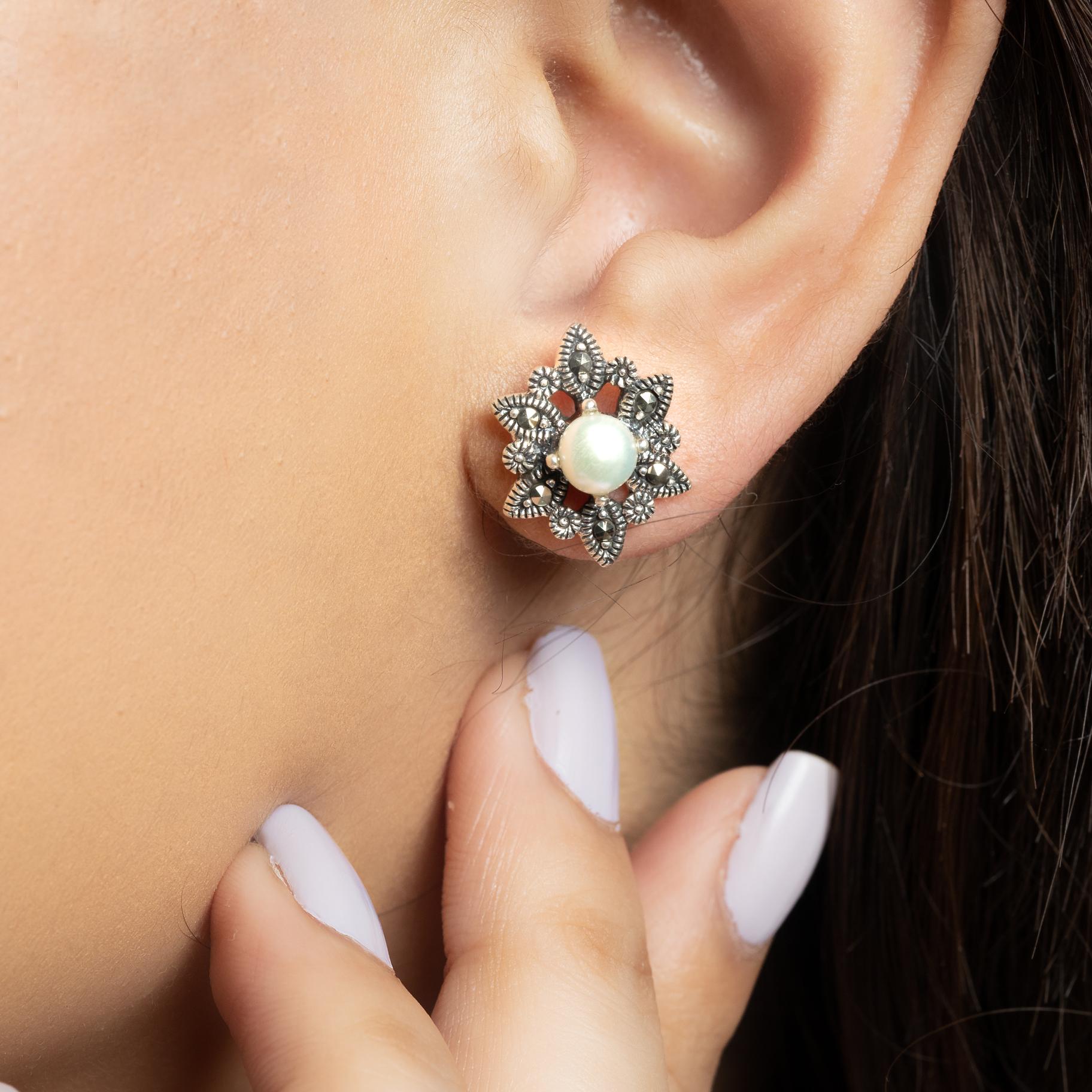 Pearl  Earring With Tiny Stones