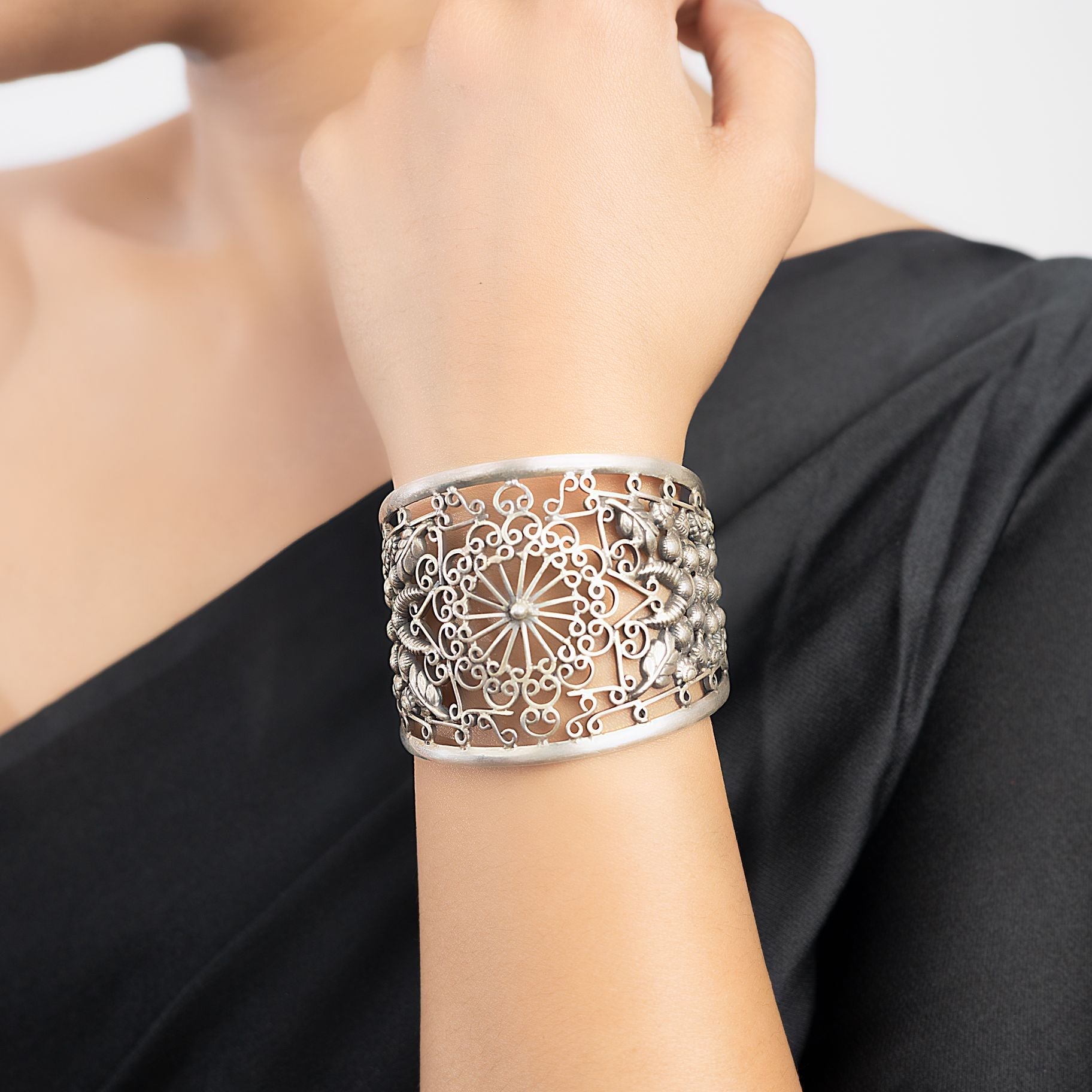 Curved Jali Kada silverhousebyrj