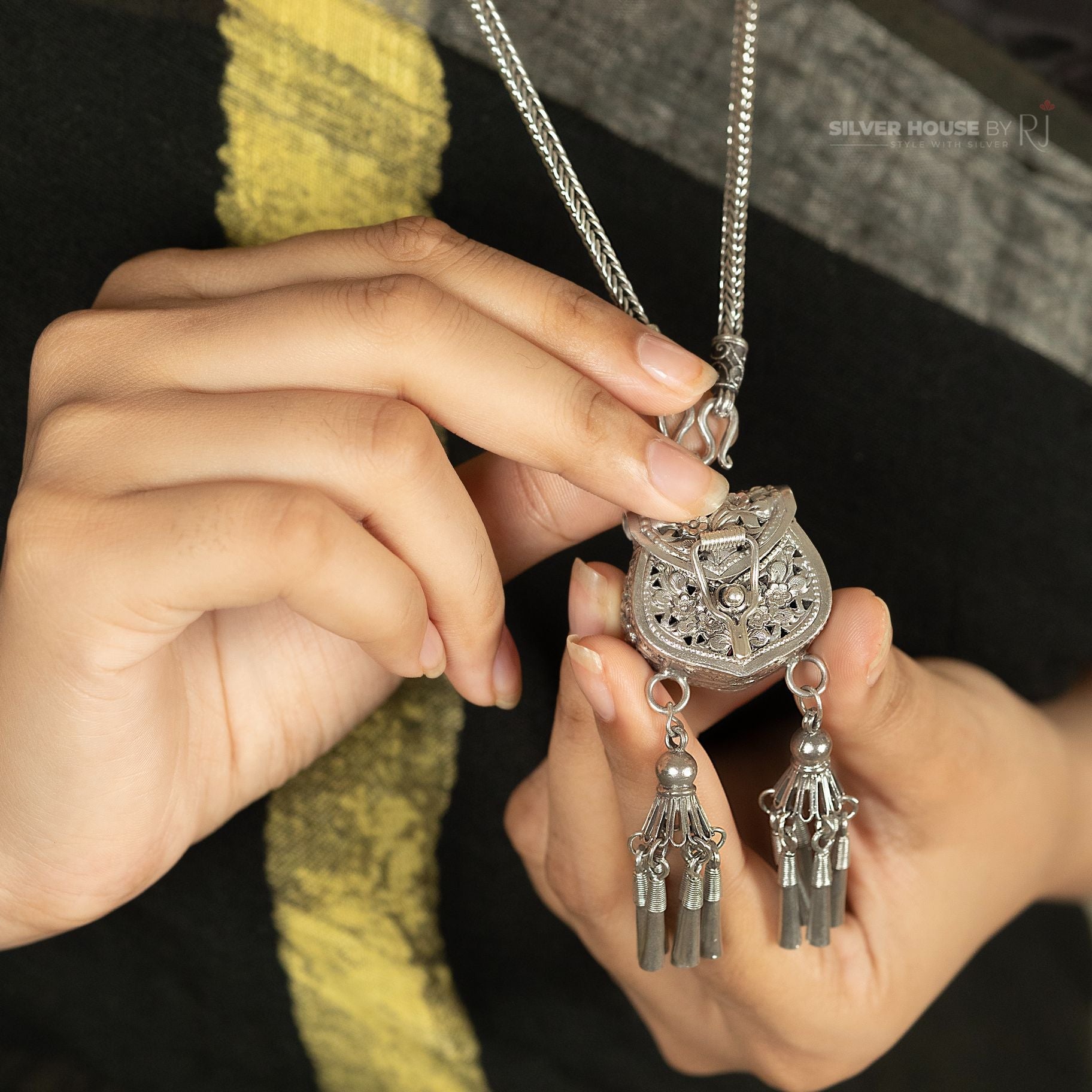 Marvellous Italian Necklace With Dangling Tiny Purse silverhousebyrj