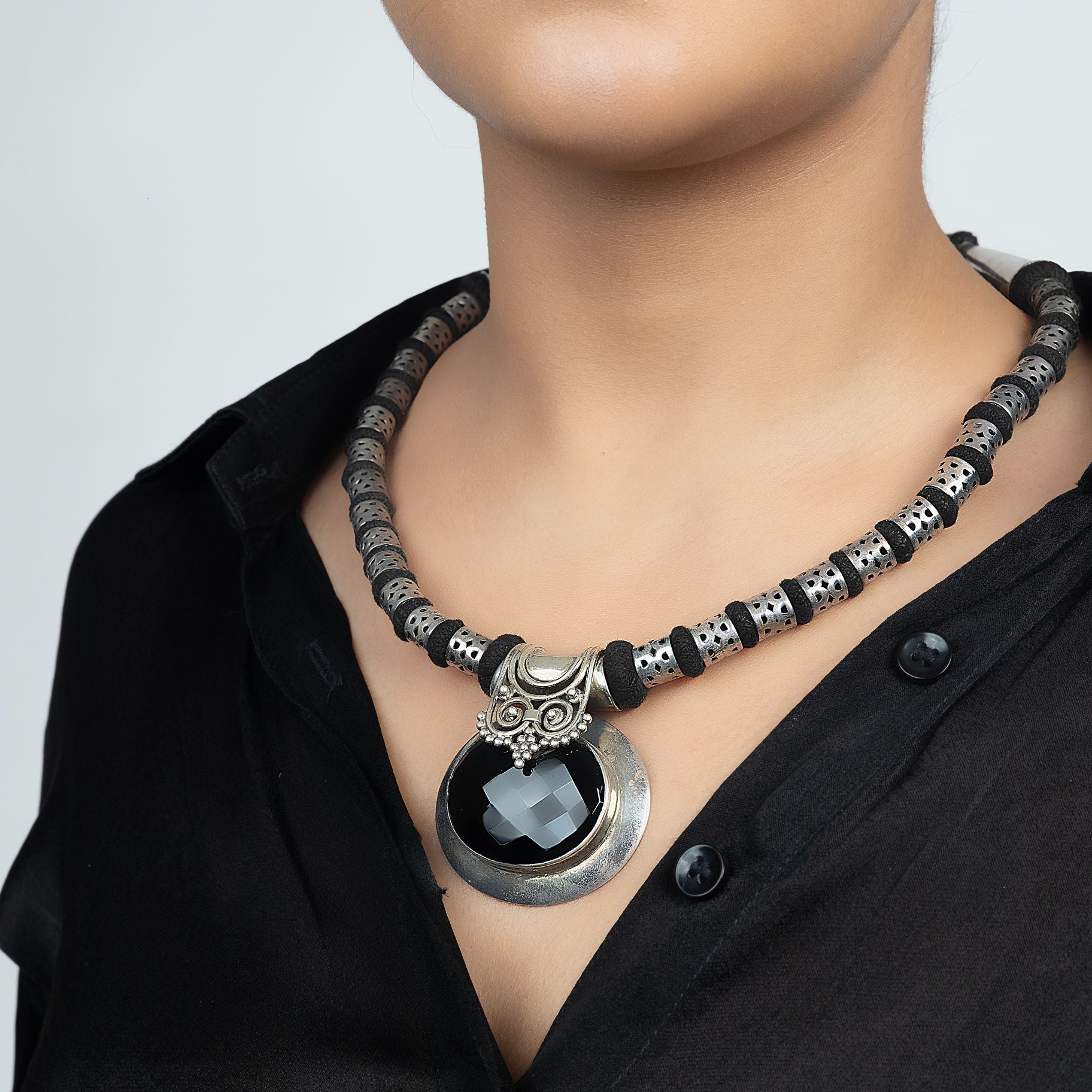 Marvellous Necklace With Elegant Pendant Along With Incredible Chain silverhousebyrj