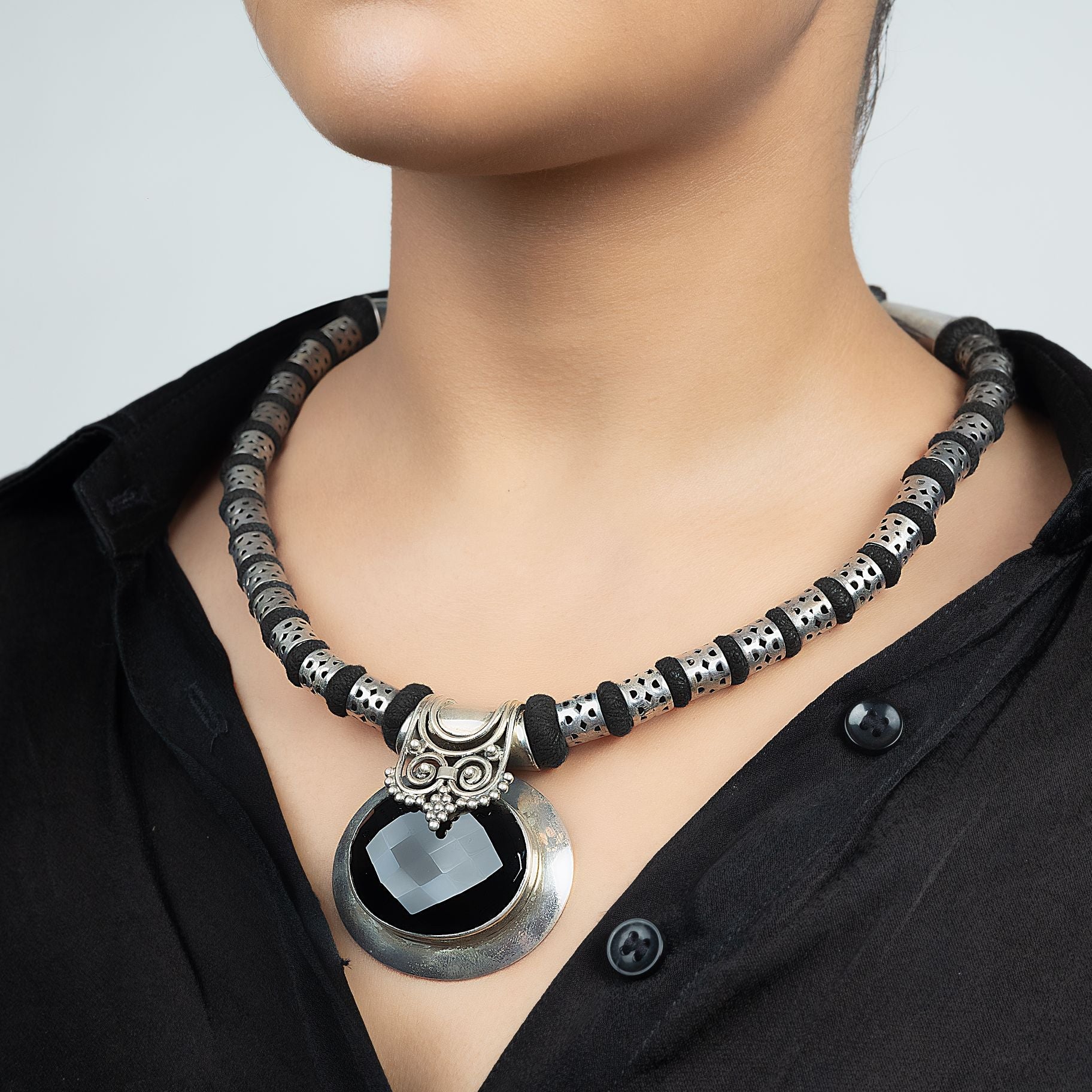 Marvellous Necklace With Elegant Pendant Along With Incredible Chain silverhousebyrj