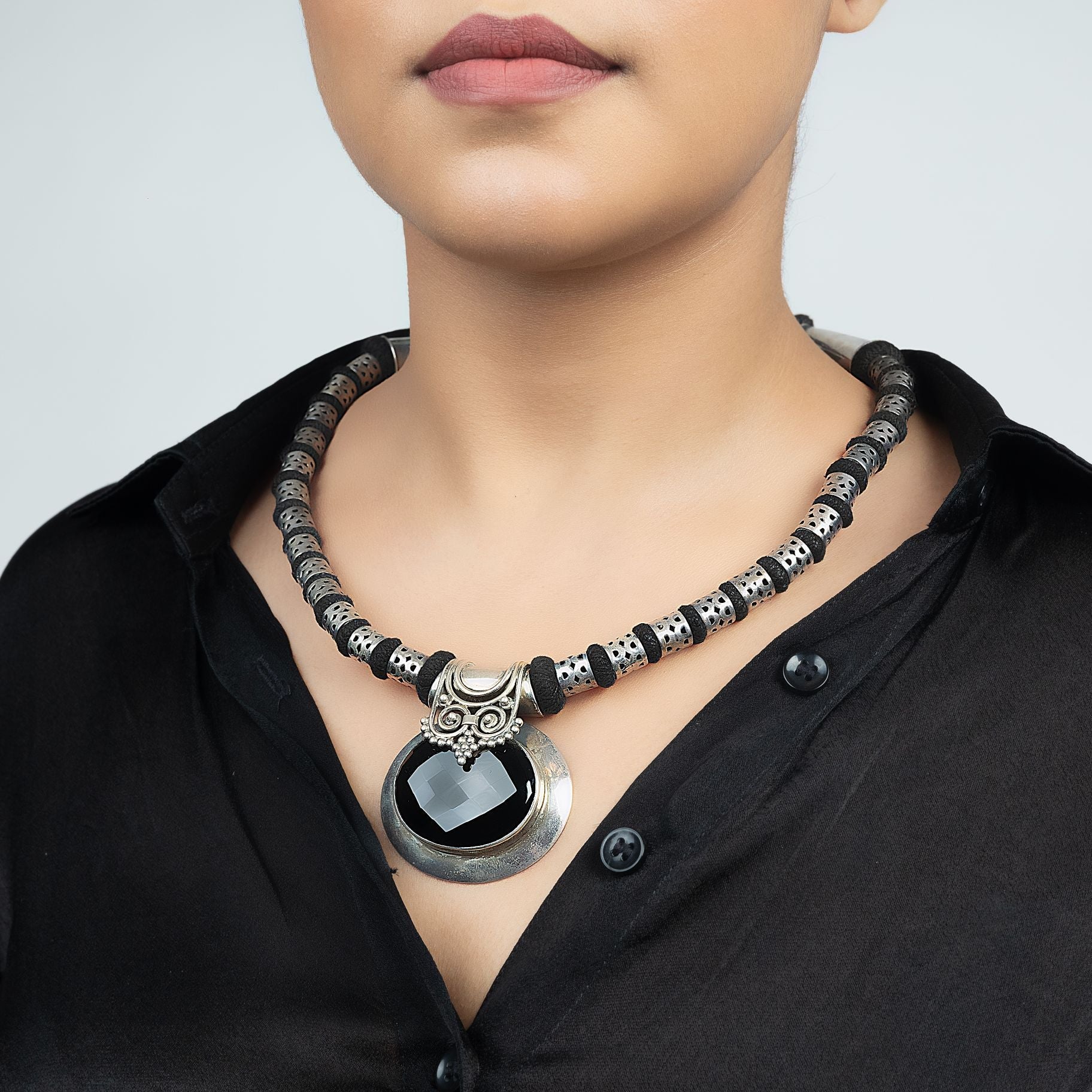 Marvellous Necklace With Elegant Pendant Along With Incredible Chain silverhousebyrj