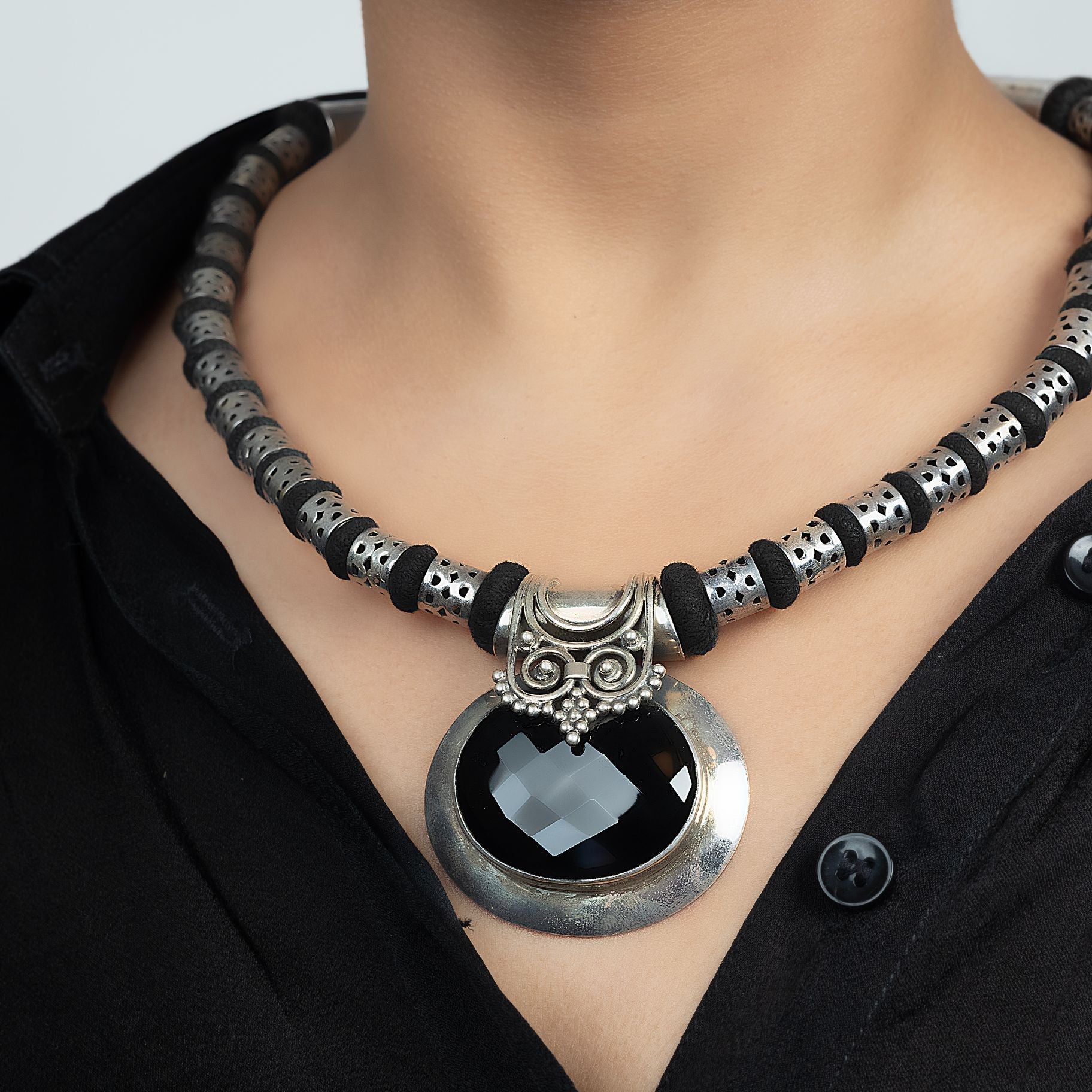 Marvellous Necklace With Elegant Pendant Along With Incredible Chain silverhousebyrj