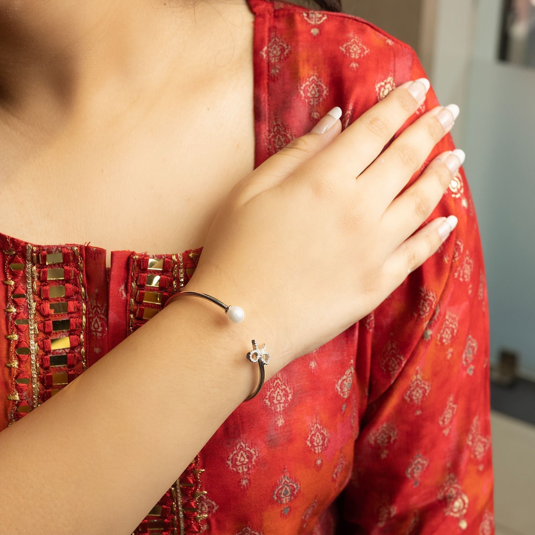 Stunning Bow with Pearl at the ends of Kada silverhousebyrj