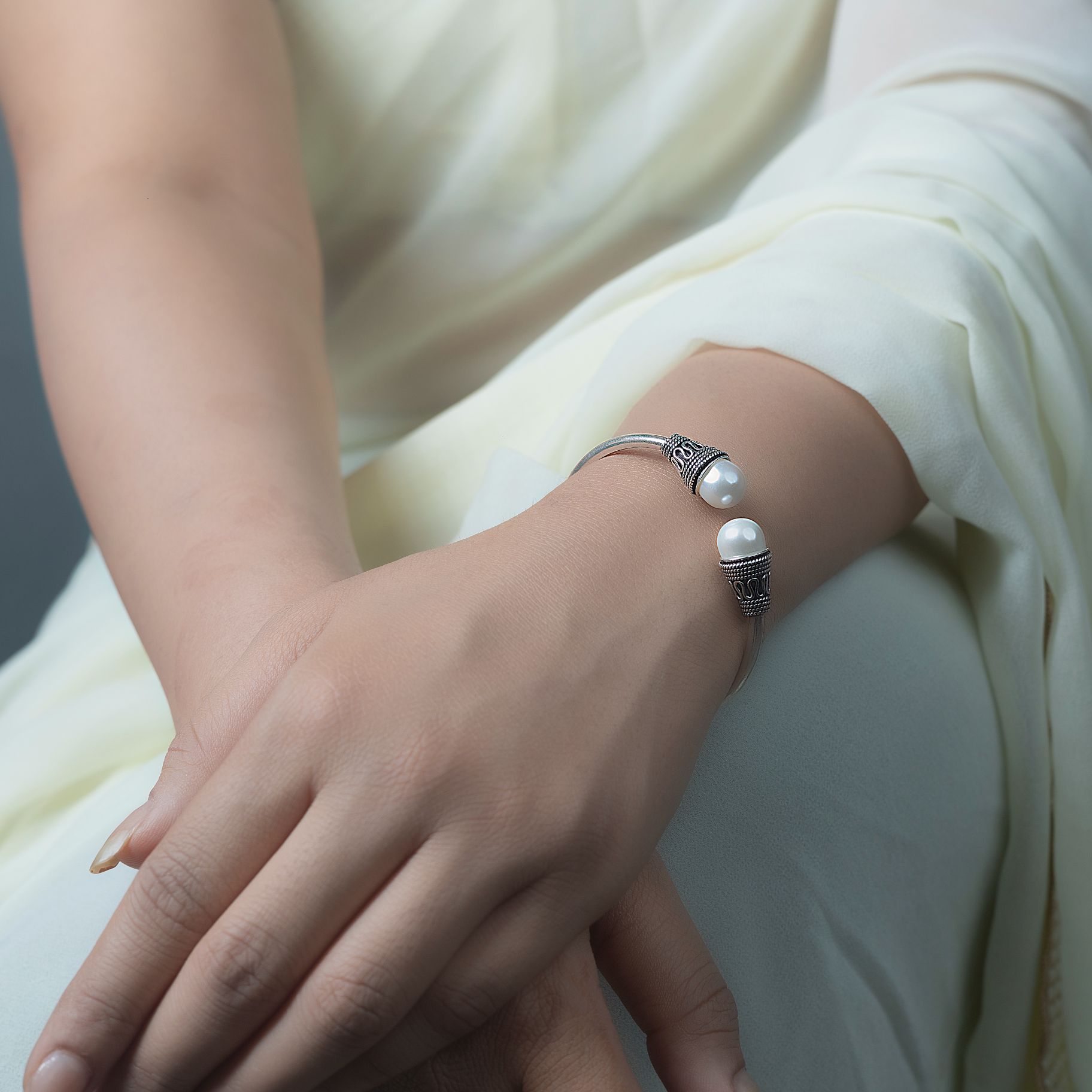 Stunning Moti Studded Twisting Kada silverhousebyrj