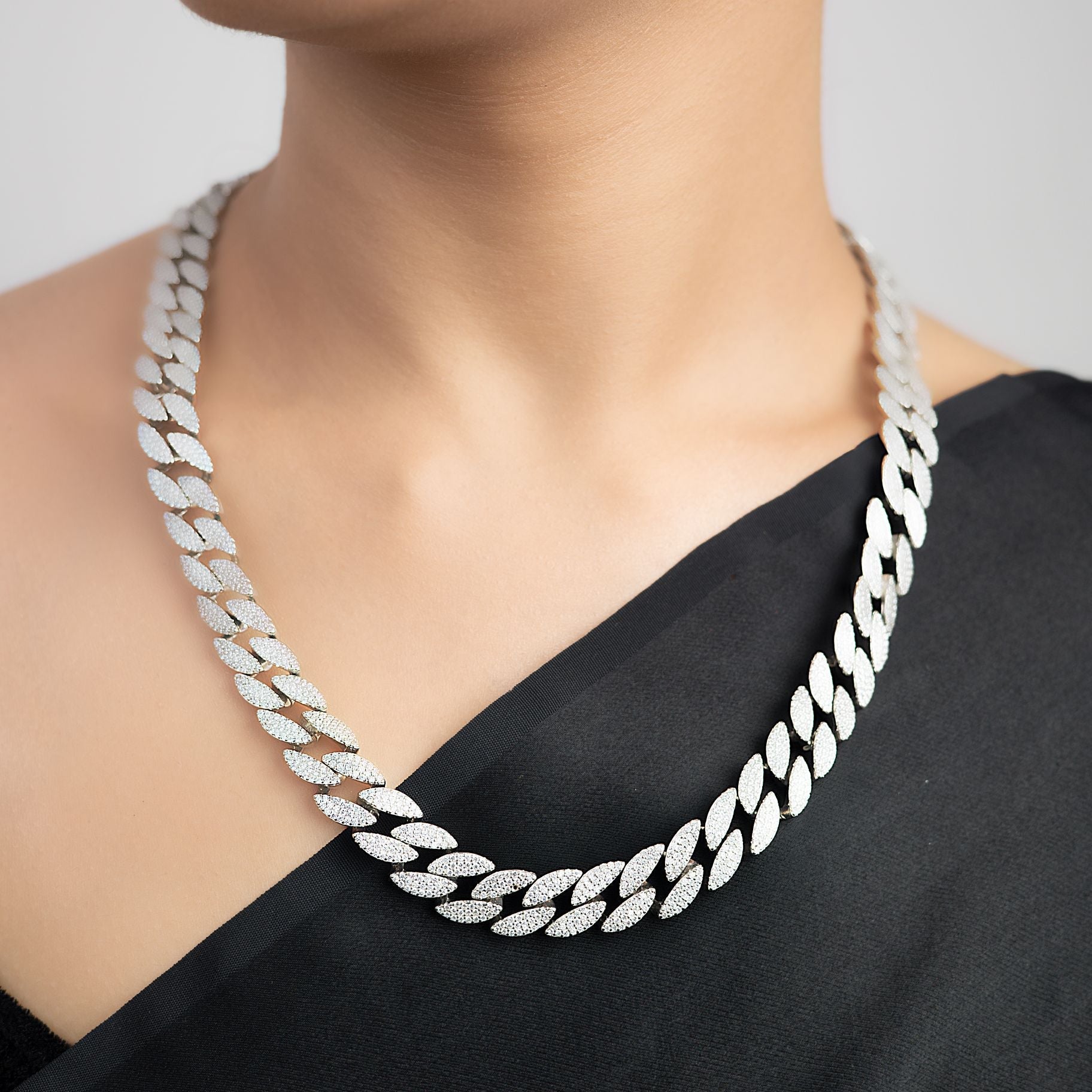 Tiny Stone studded Chain silverhousebyrj