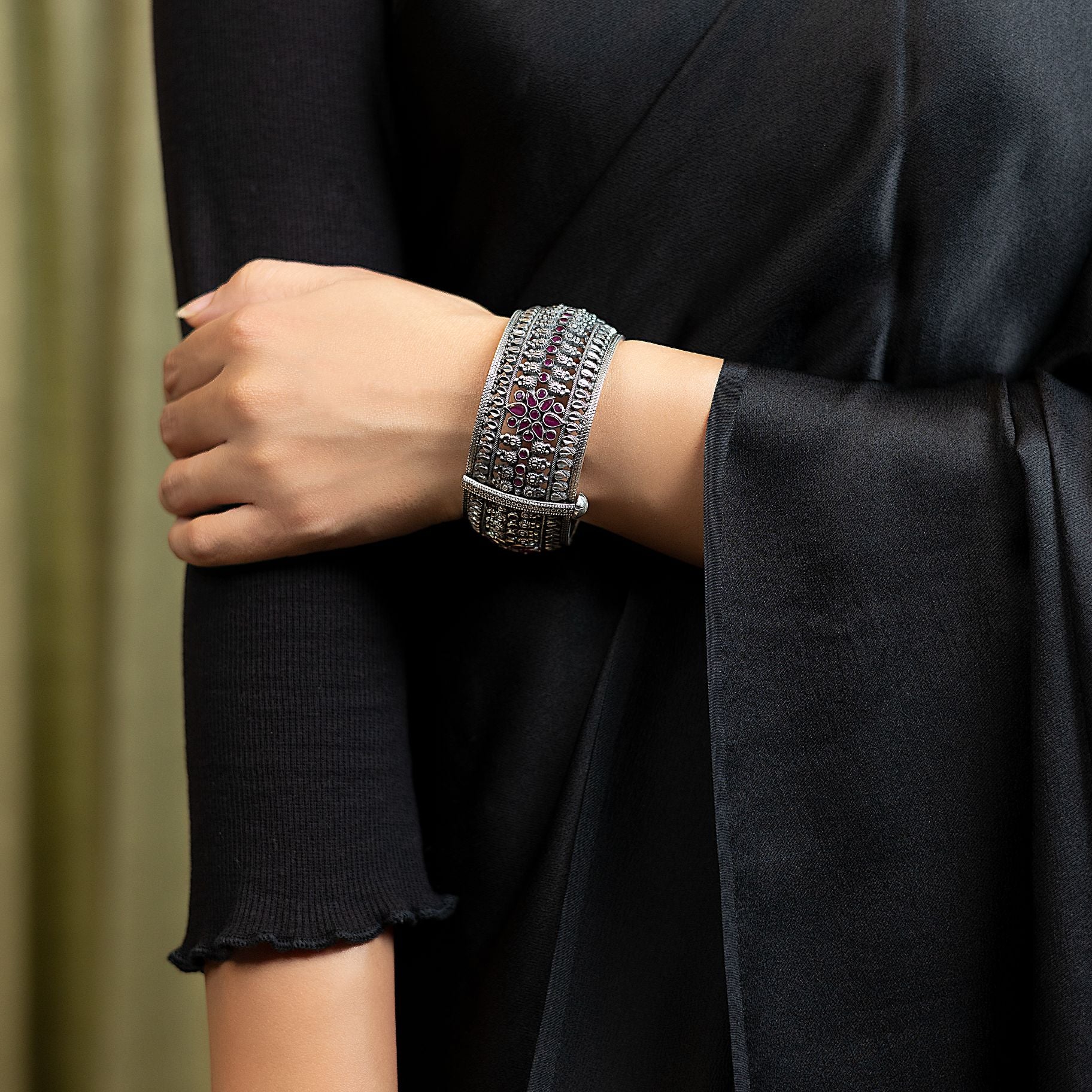 Traditional Bangle with Ornated with Kempu Stones silverhousebyrj