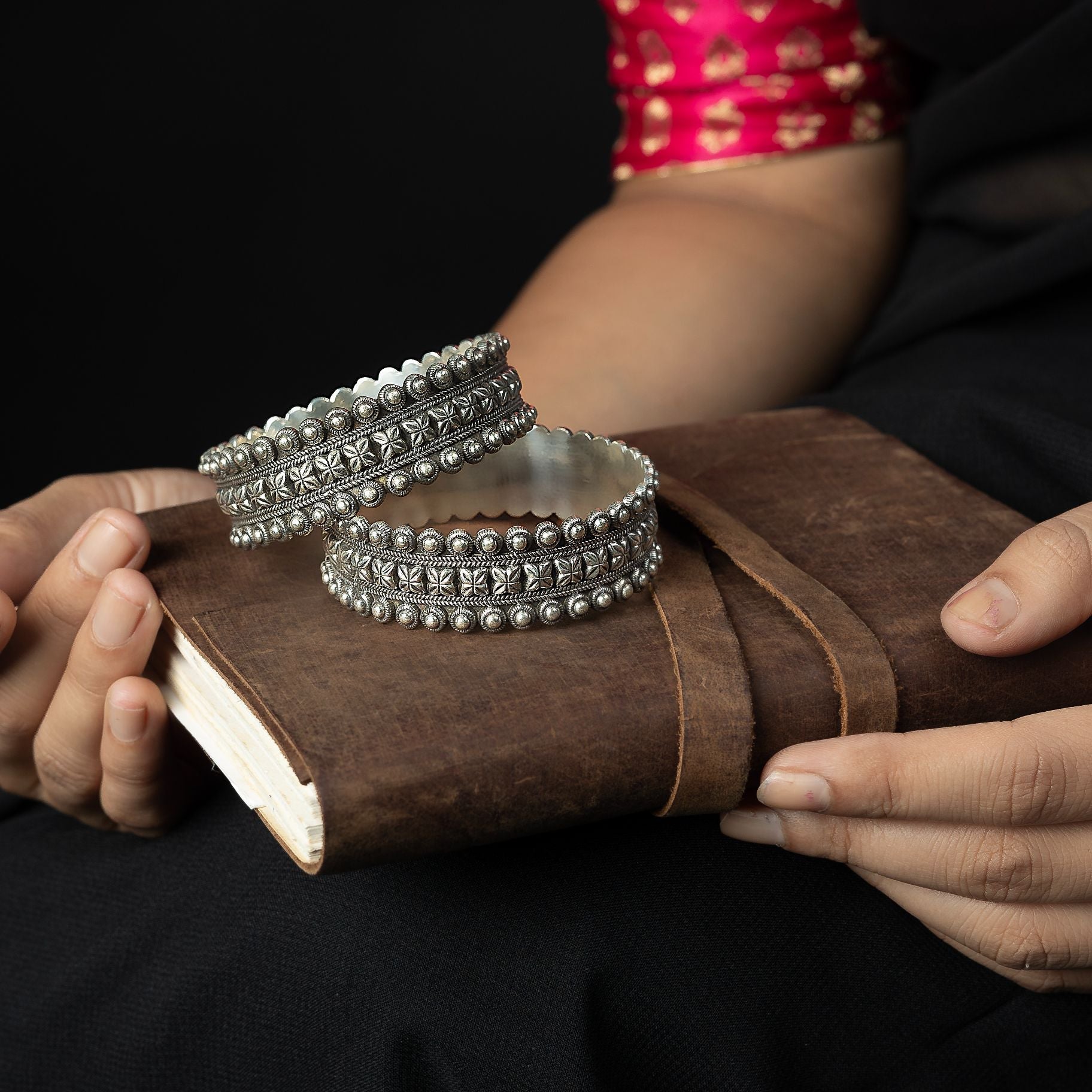 Traditional Venust Artistic Bangle silverhousebyrj