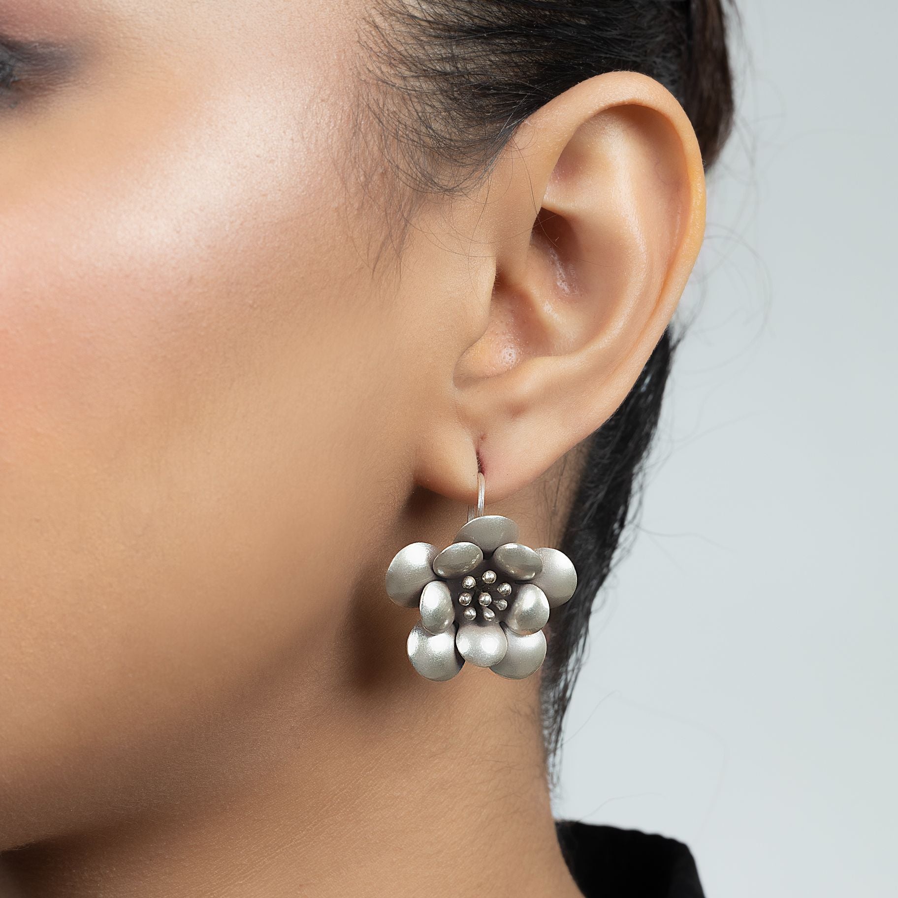 Trendy Floral Hang Earrings silverhousebyrj