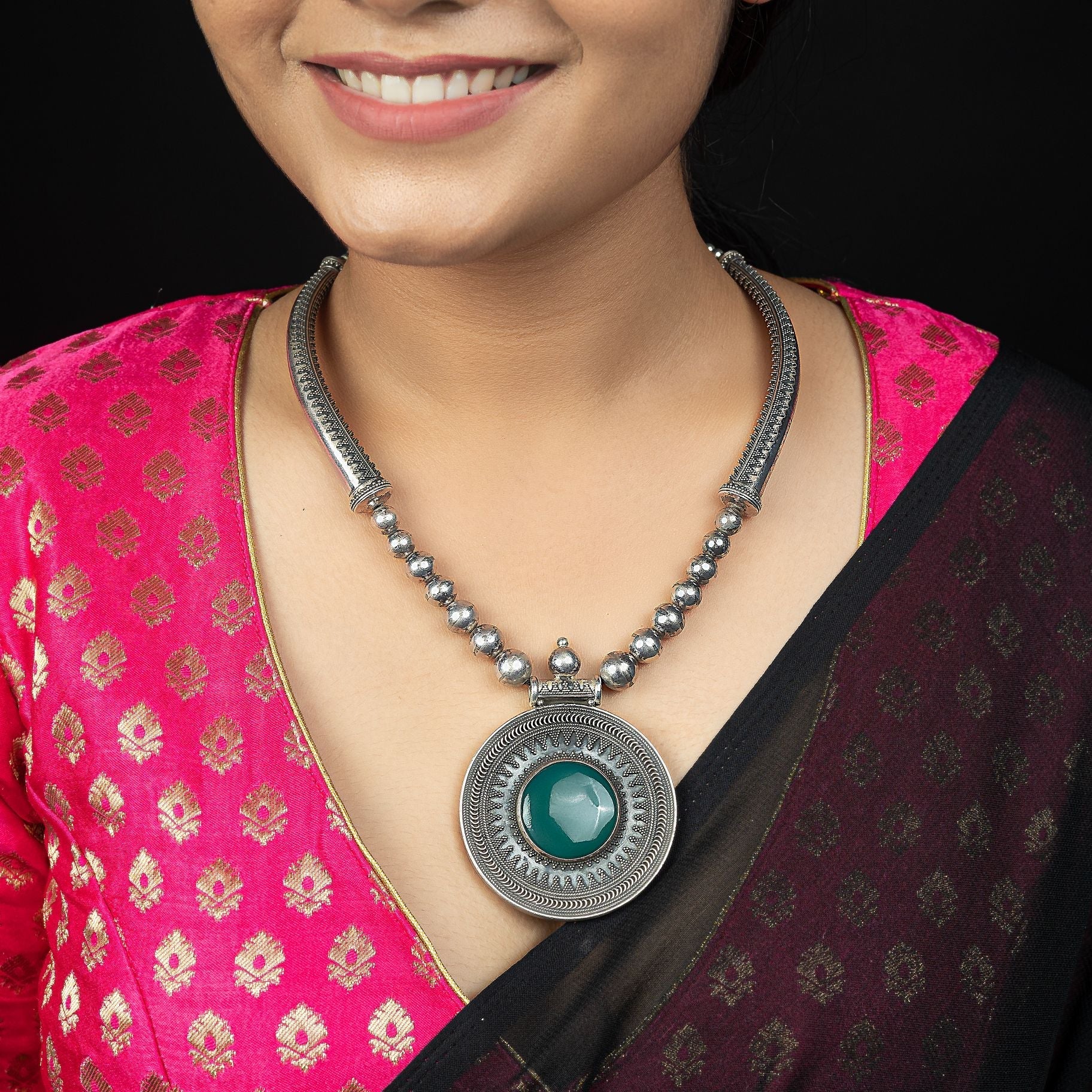 Tribal Hasli Patterned With Round Pendant Necklace silverhousebyrj