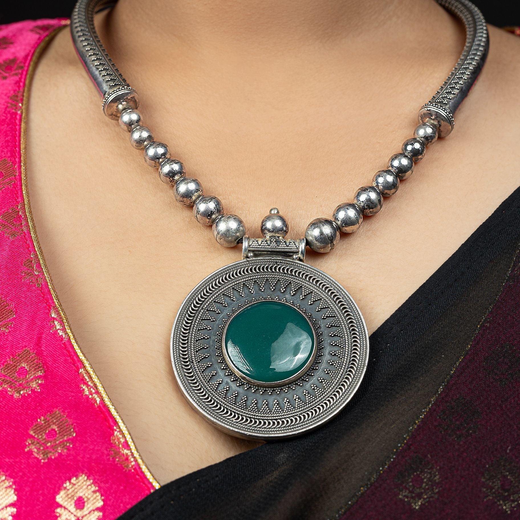 Tribal Hasli Patterned With Round Pendant Necklace silverhousebyrj