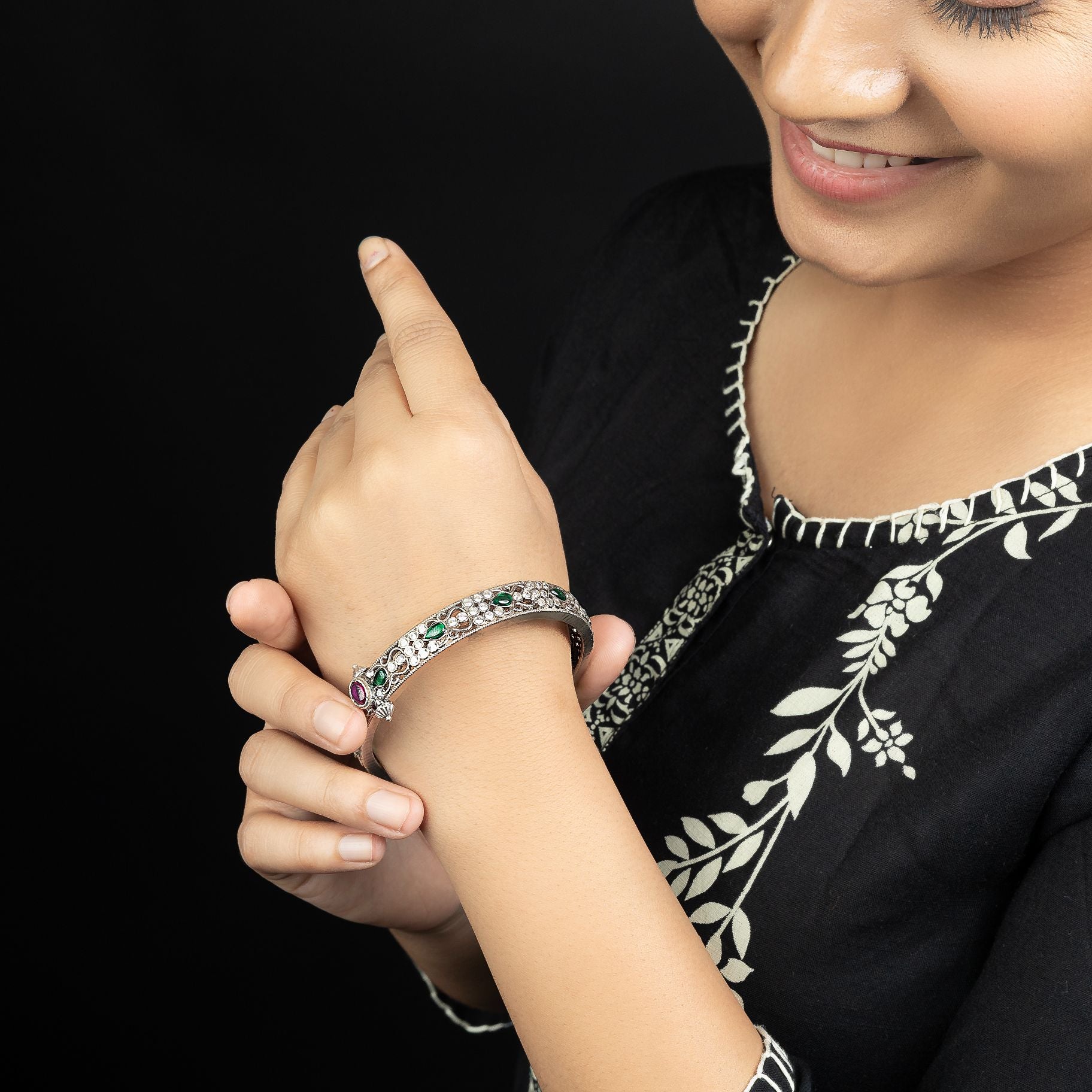 Vintage Attractive Tri Coloured Stone Studded Kada silverhousebyrj