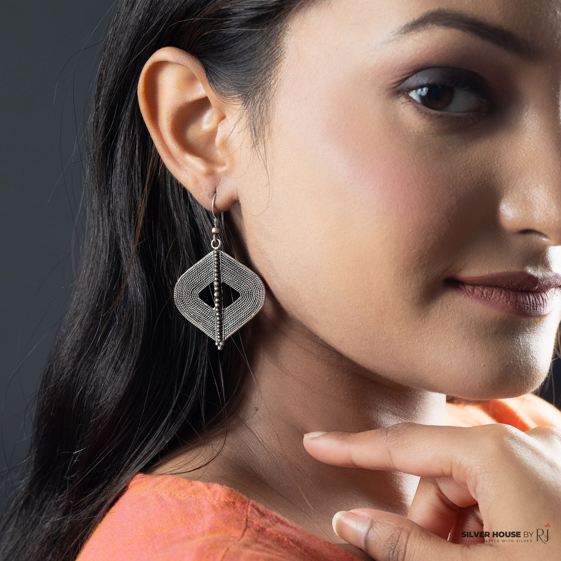 Alluring Tribal Earring silverhousebyrj