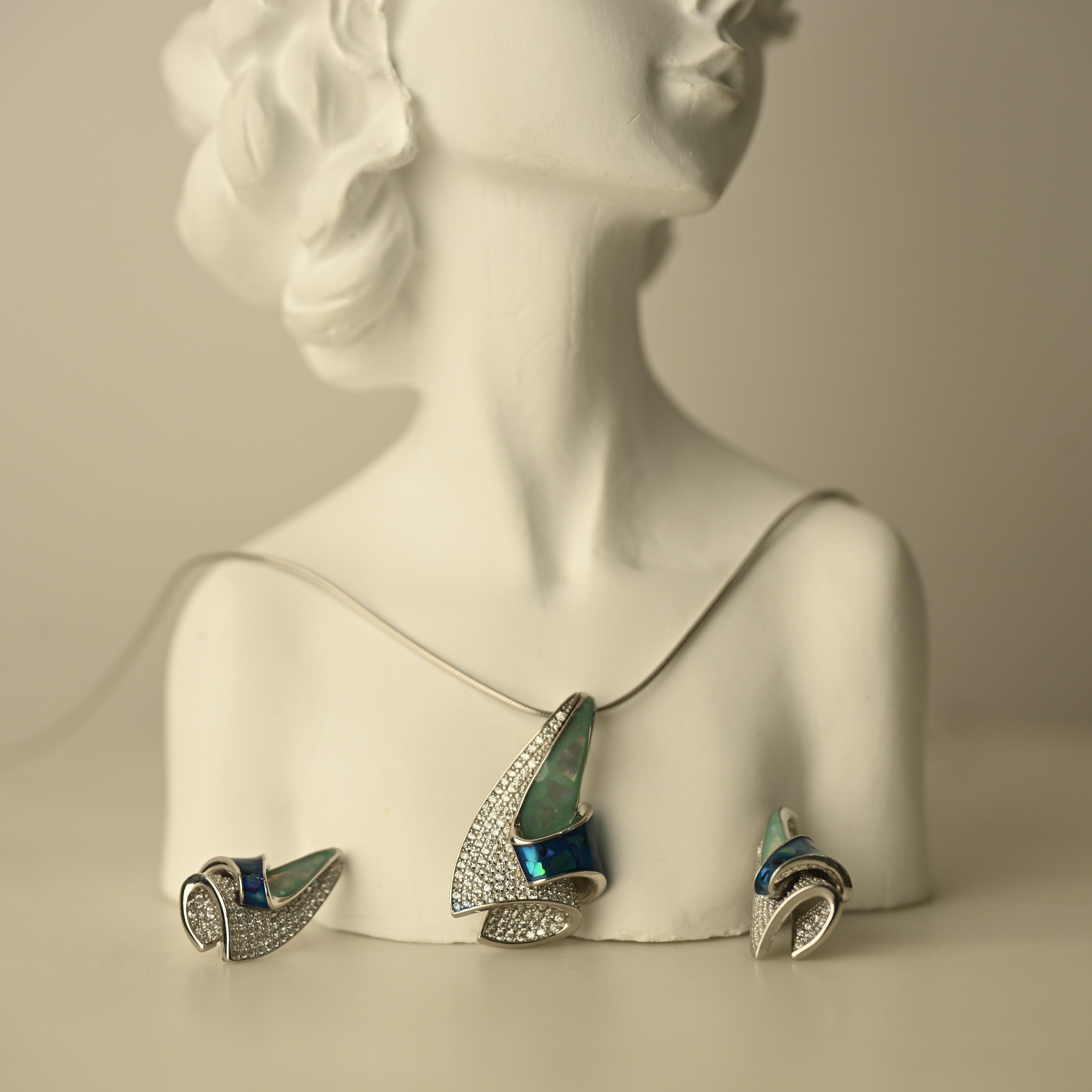 Emerald Blue Statement Pendant Set