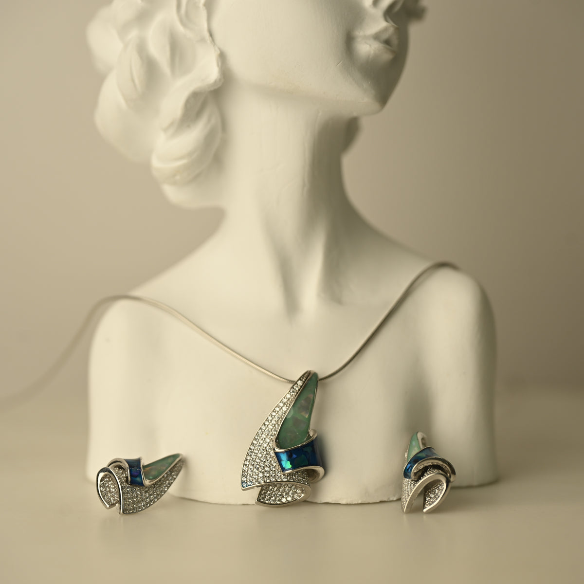 Emerald Blue Statement Pendant Set