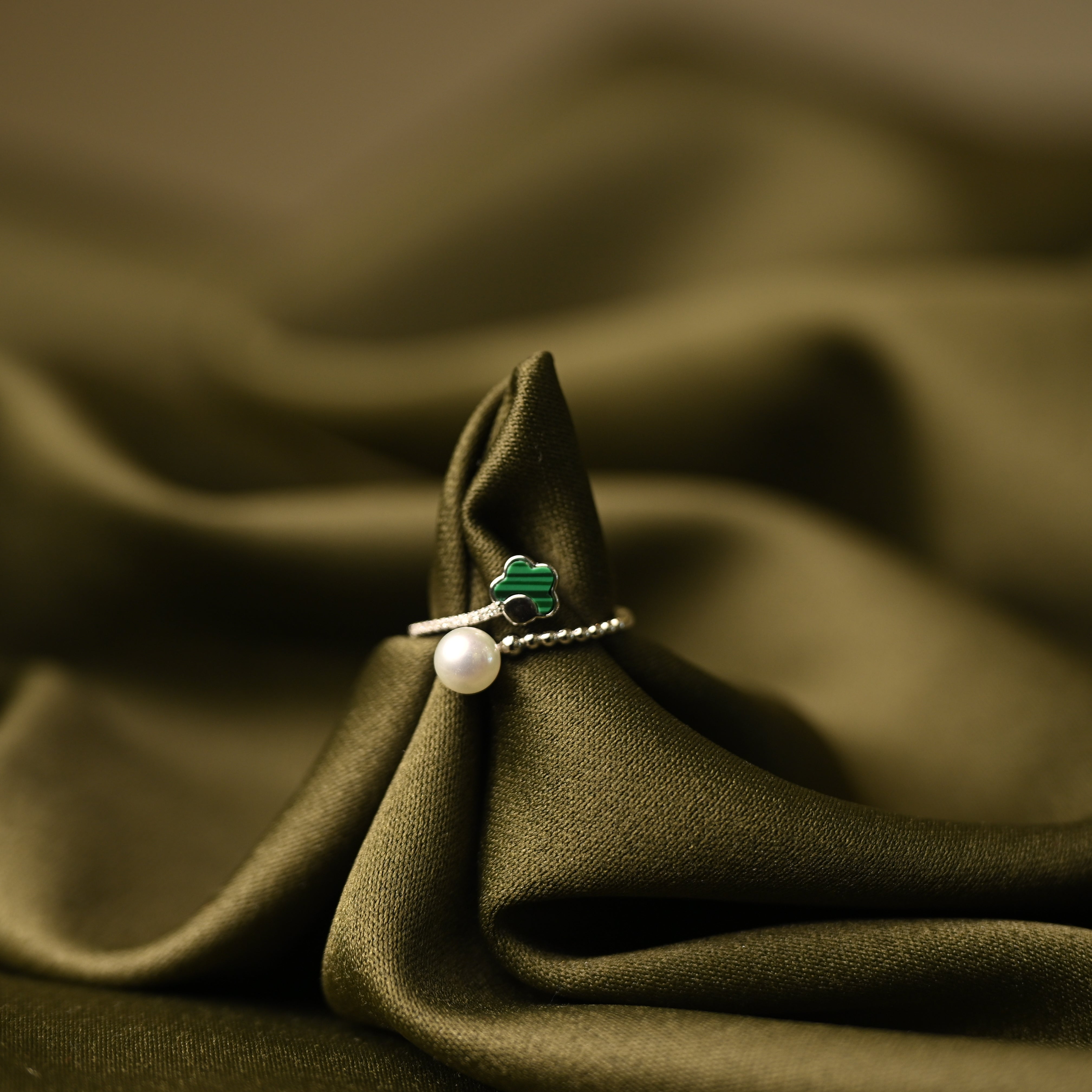 Green Clover Pearl Ring