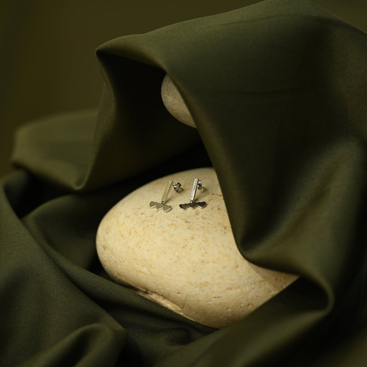 Minimal Heart Drop Earrings