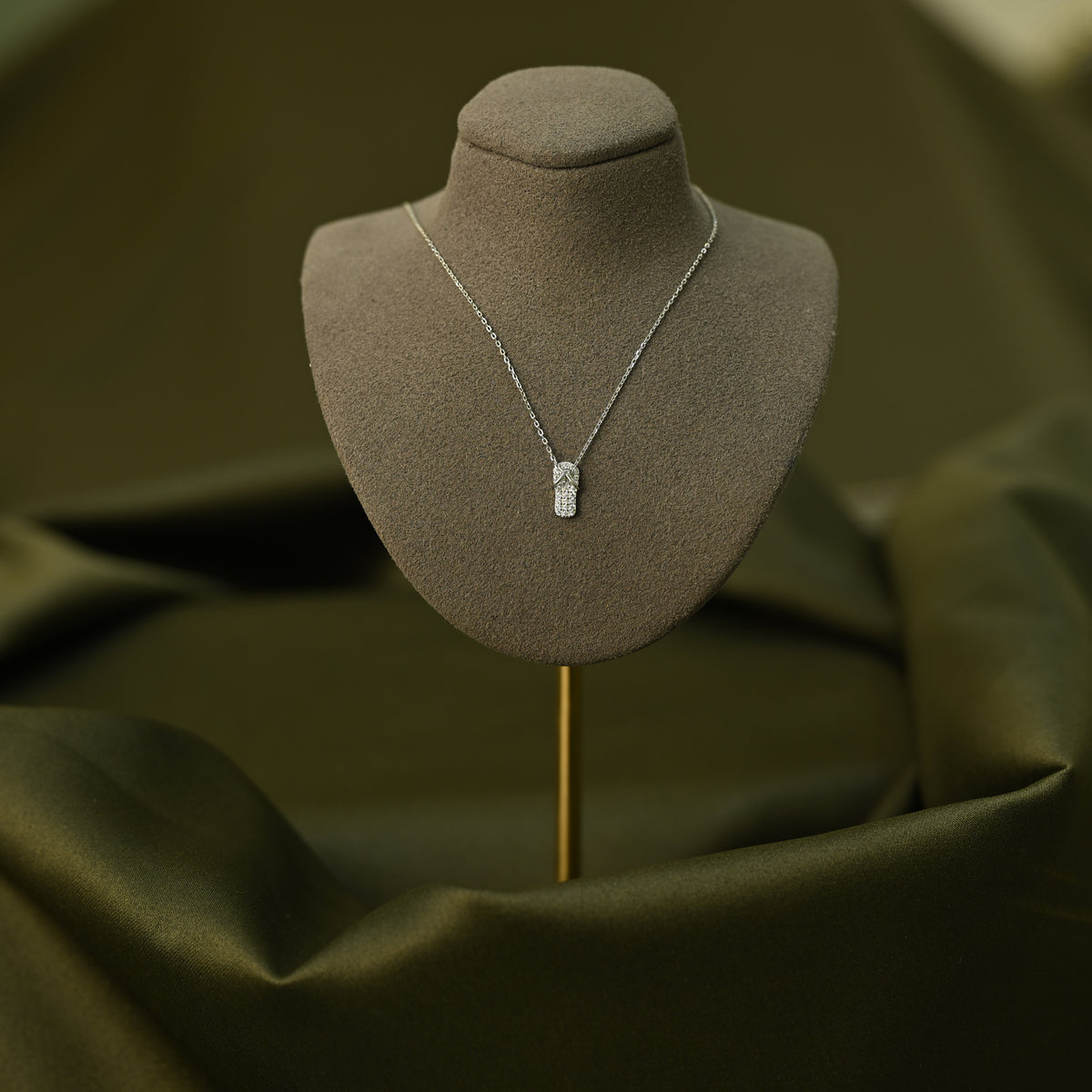 Flip-Flop Diamond Pendant Chain