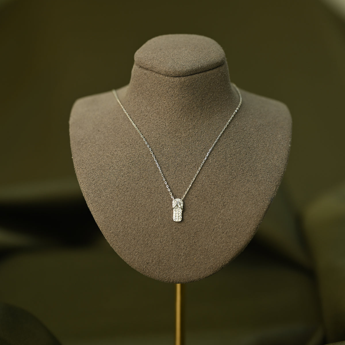 Flip-Flop Diamond Pendant Chain