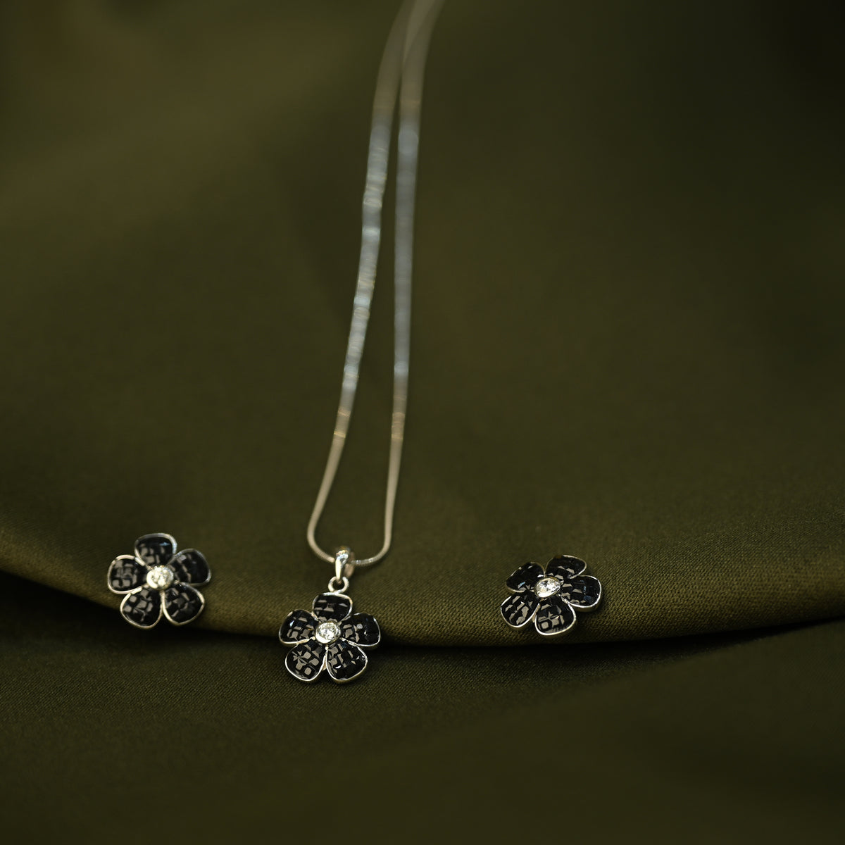 Black Floral Pendant & Earring Set
