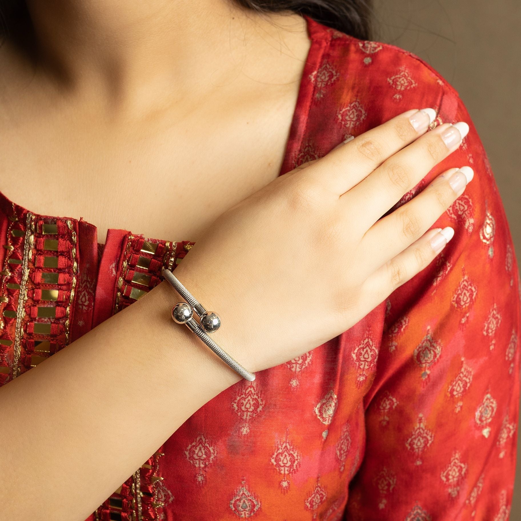 Elegant Bangle at the ends of silver ball silverhousebyrj