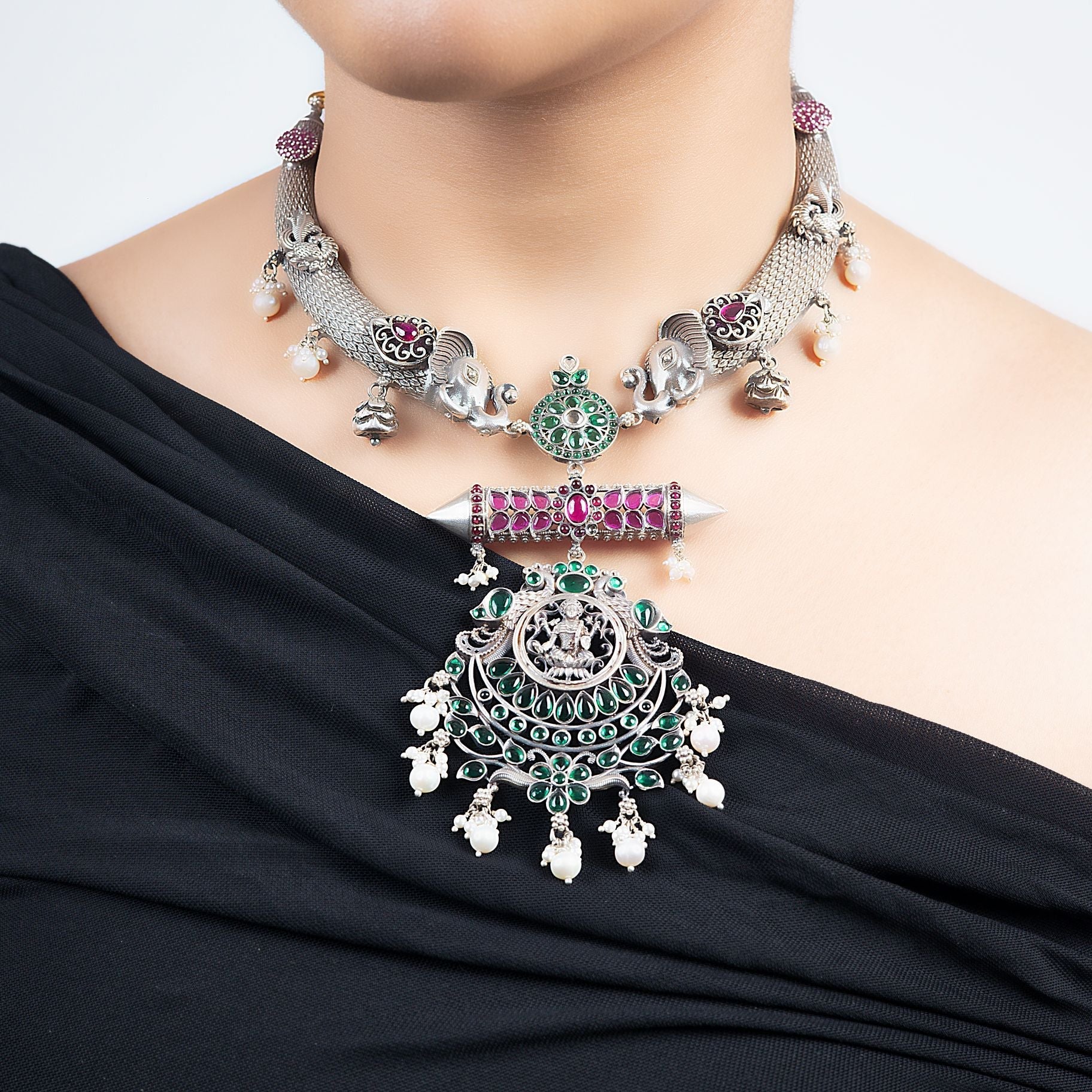 Elegant Hasli Patterned Necklace Set silverhousebyrj