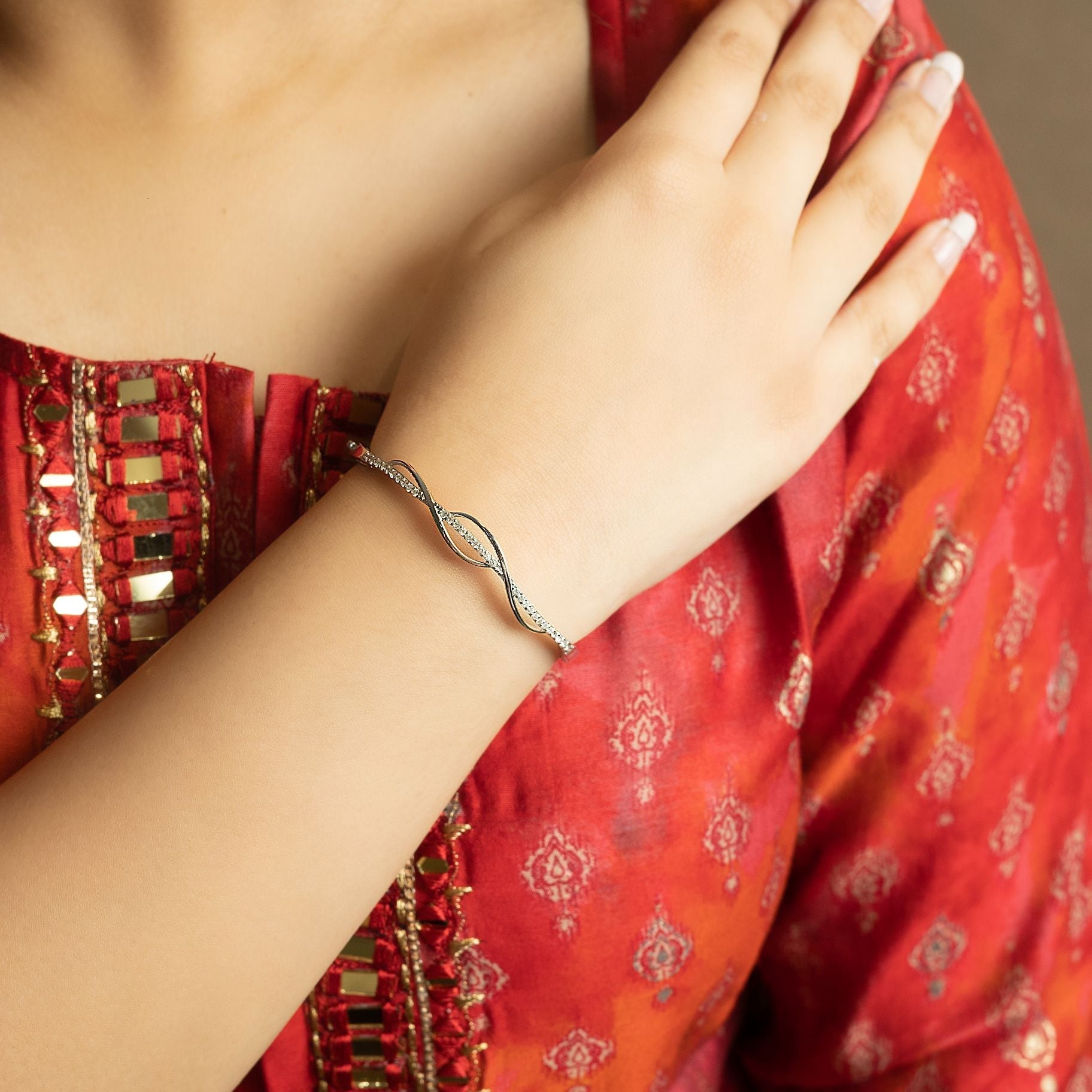 Elegant Zig- Zag Patterned Sleek bangle silverhousebyrj