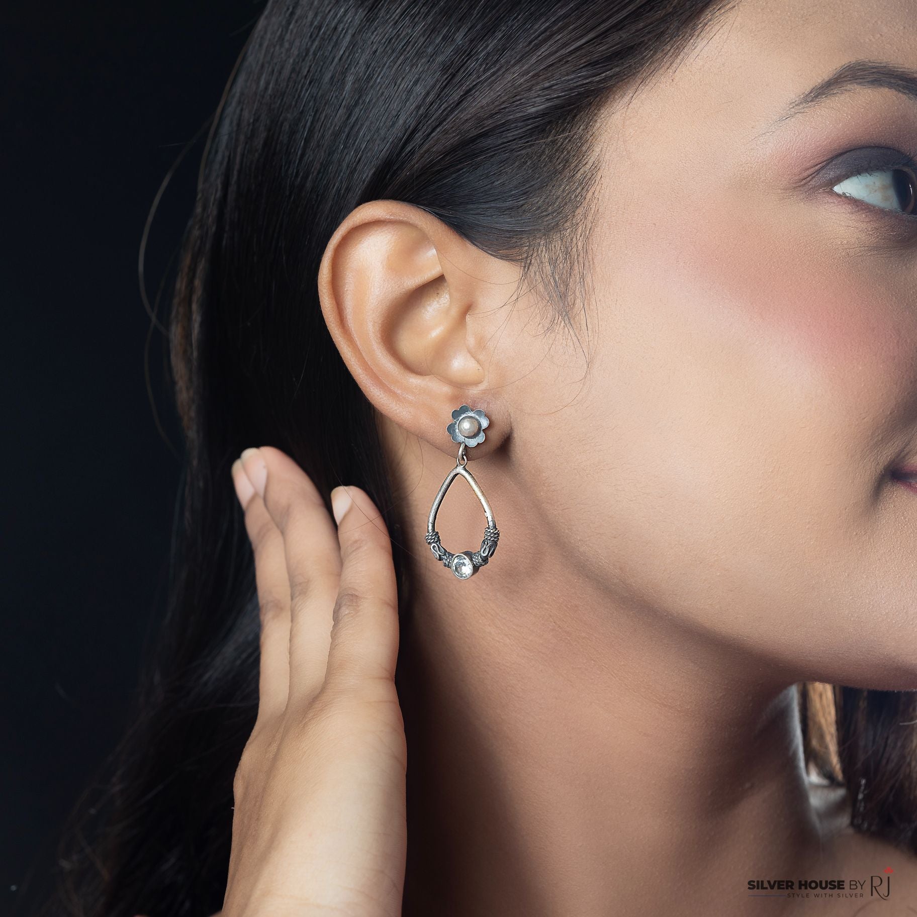 Handcrafted Earring With White Stone silverhousebyrj